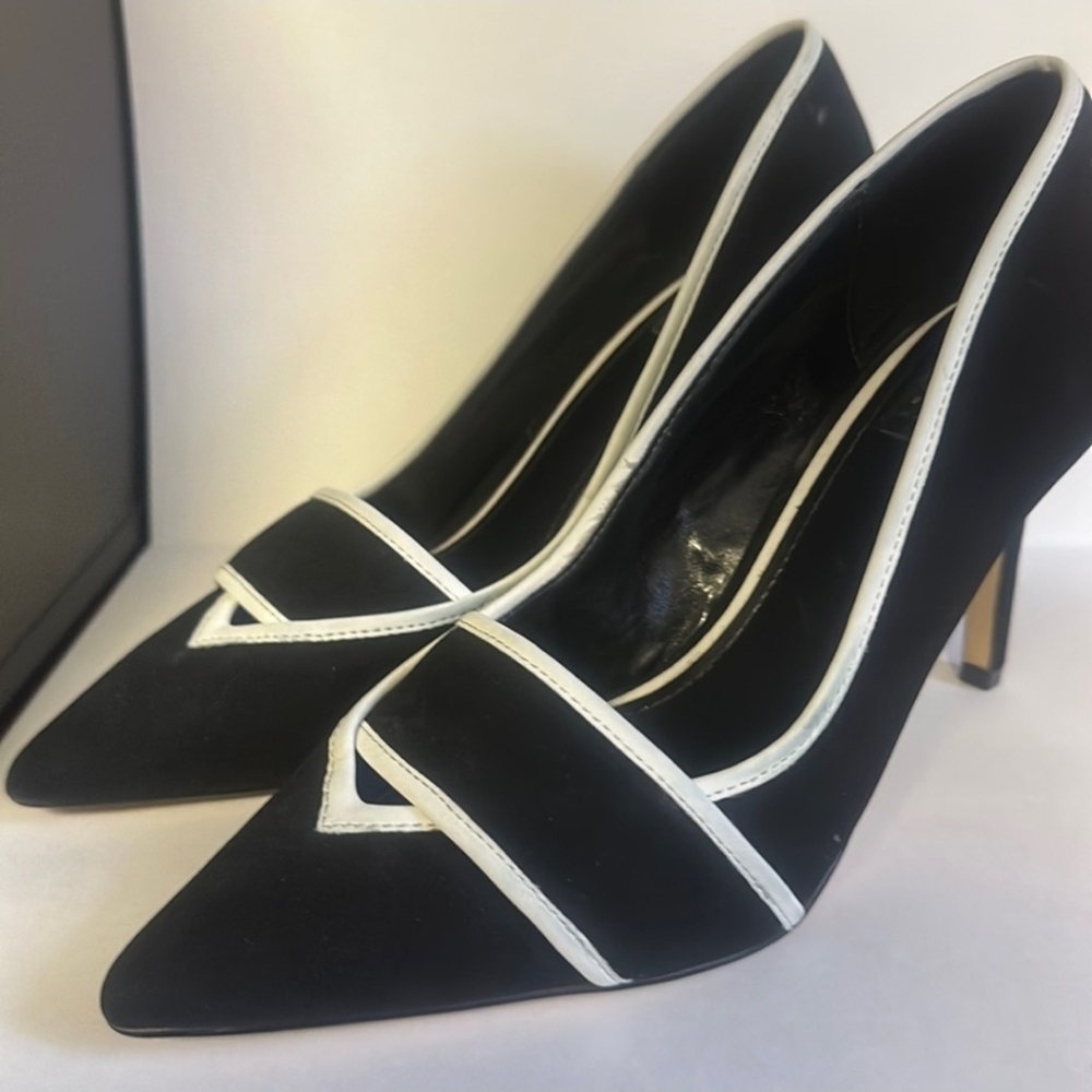 WHITE HOUSE BLACK MARKET ELEGANT  BLACK AND WHITE HEELS